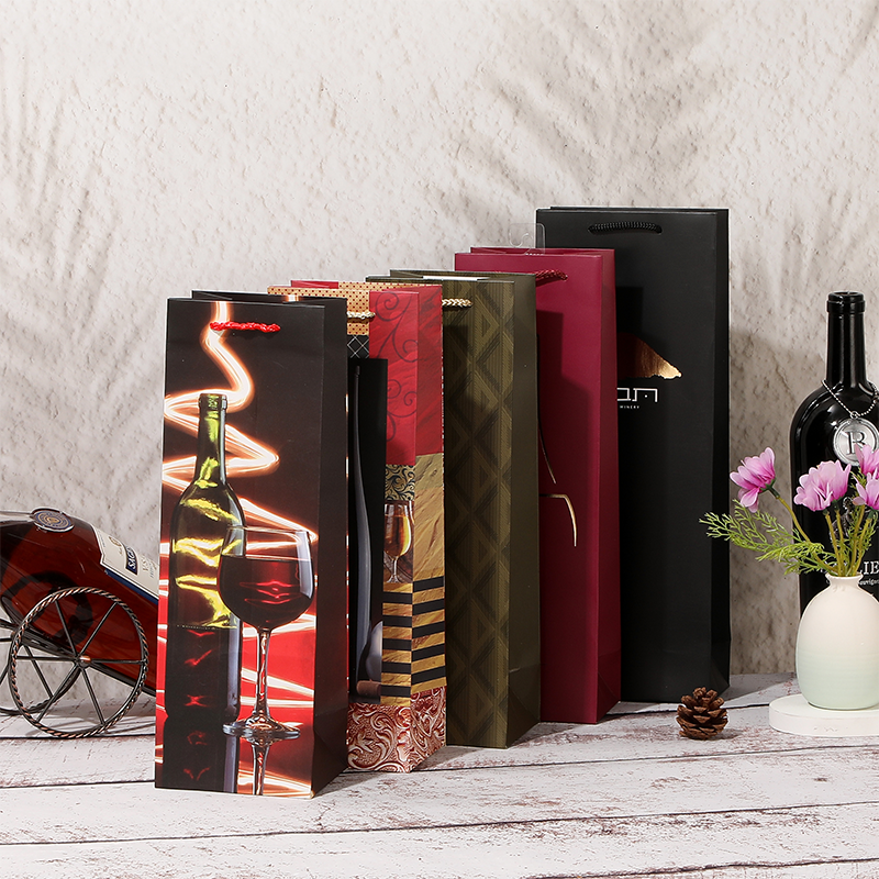 أكياس هدايا ورقية لزجاجة نبيذ واحدة مع مقابض من الحبال